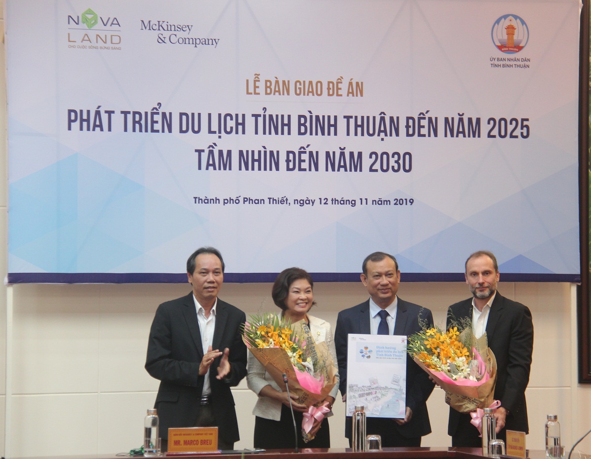 Lễ tiếp nhận Đề án phát triển du lịch tỉnh Bình Thuận đến năm 2025, tầm nhìn đến năm 2030